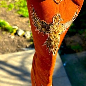 🎊HP🎊Vintage zodiac boots these beauties are vintage and have flaws due to age!